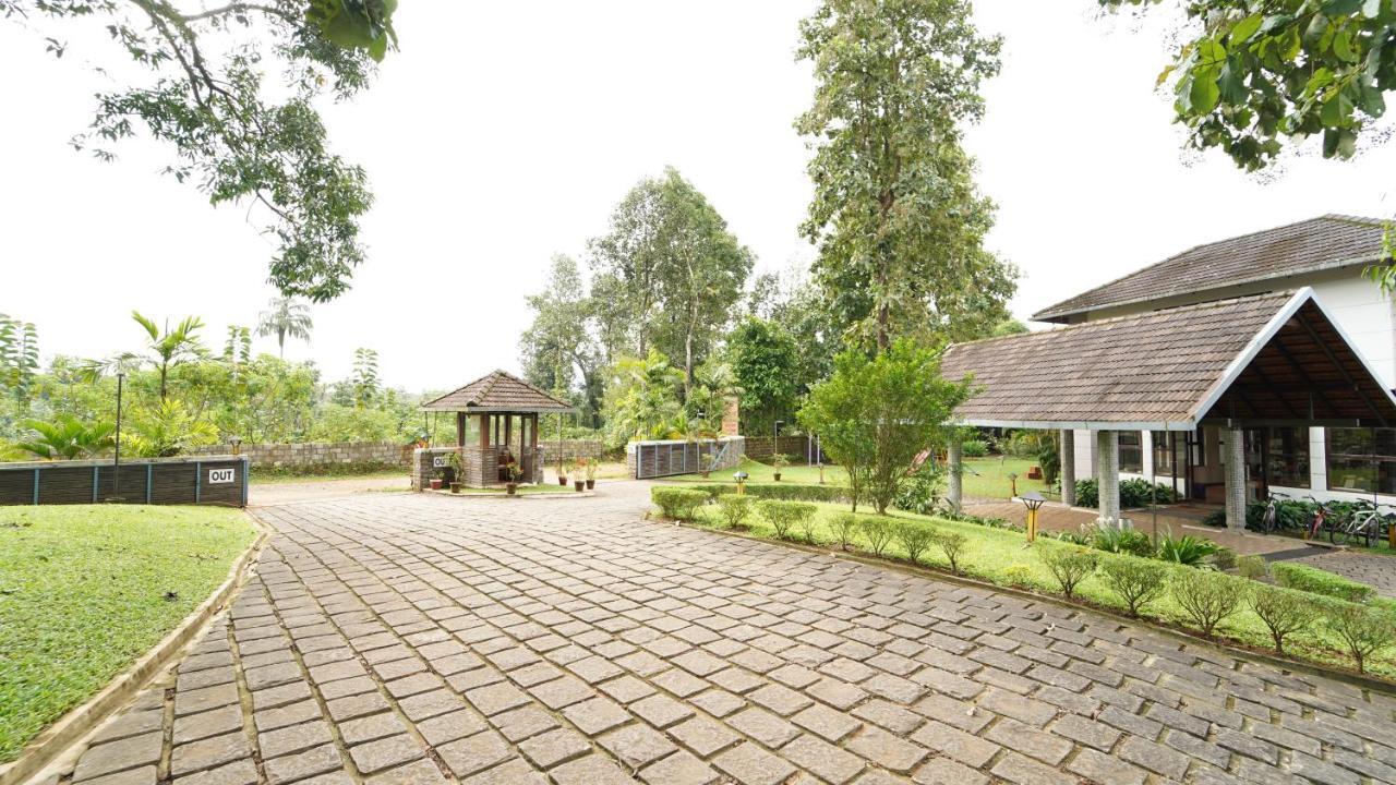 Hotel Whispering Waters Malayāttūr Exterior foto