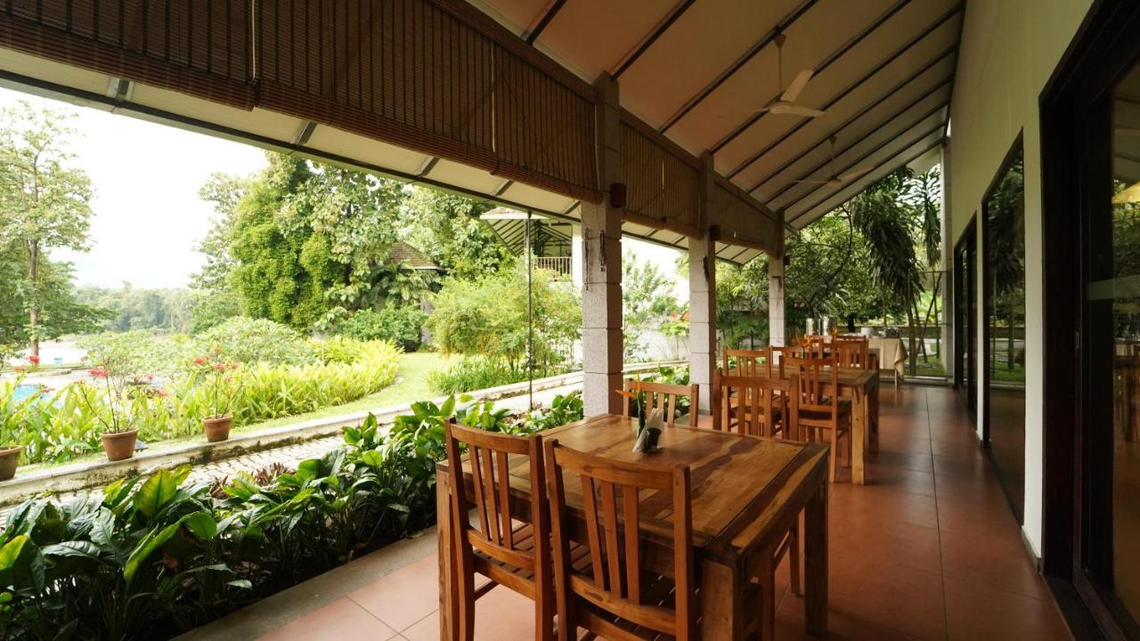 Hotel Whispering Waters Malayāttūr Exterior foto